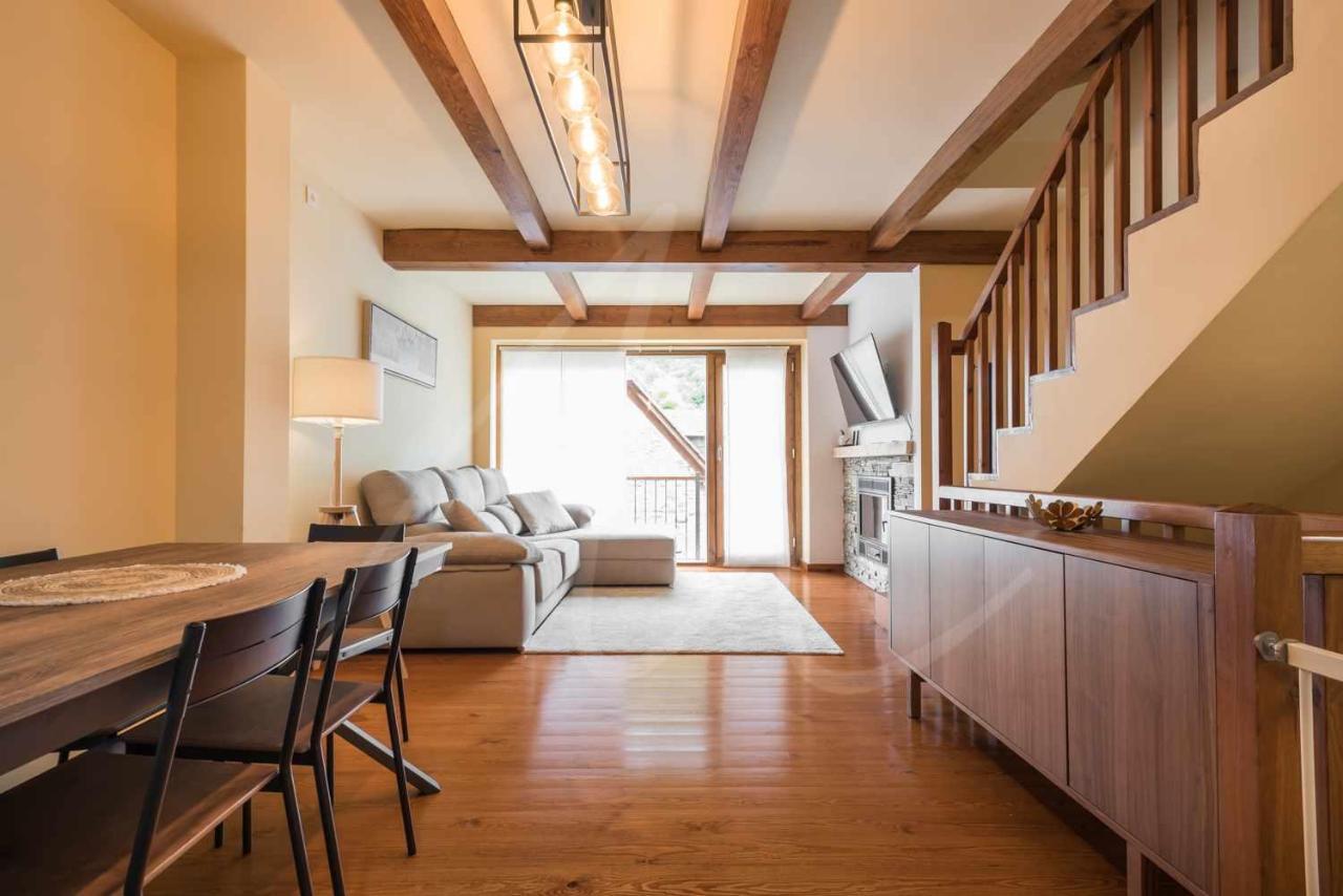 Casa Artiga De Lin By Seamount Rentals Les Bordes Bagian luar foto
