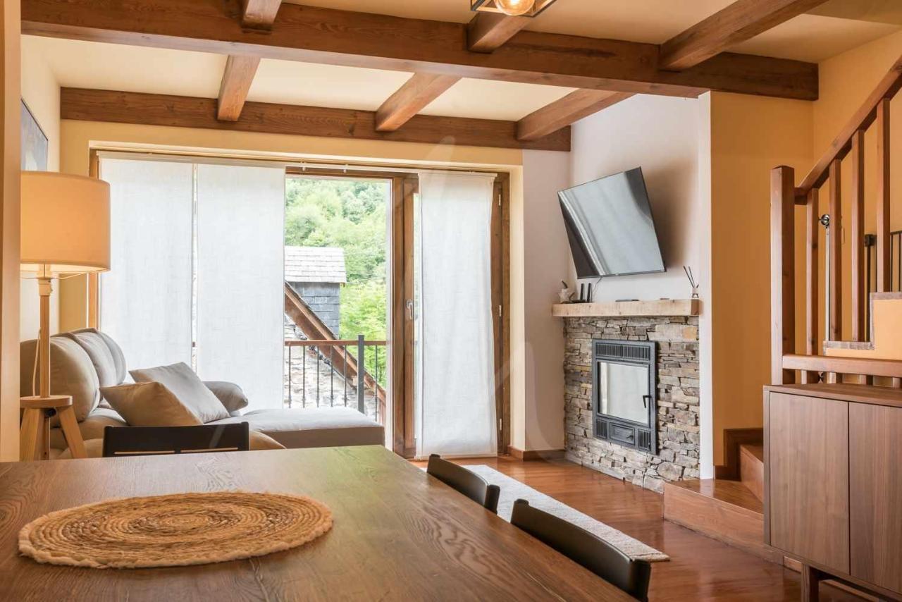 Casa Artiga De Lin By Seamount Rentals Les Bordes Bagian luar foto