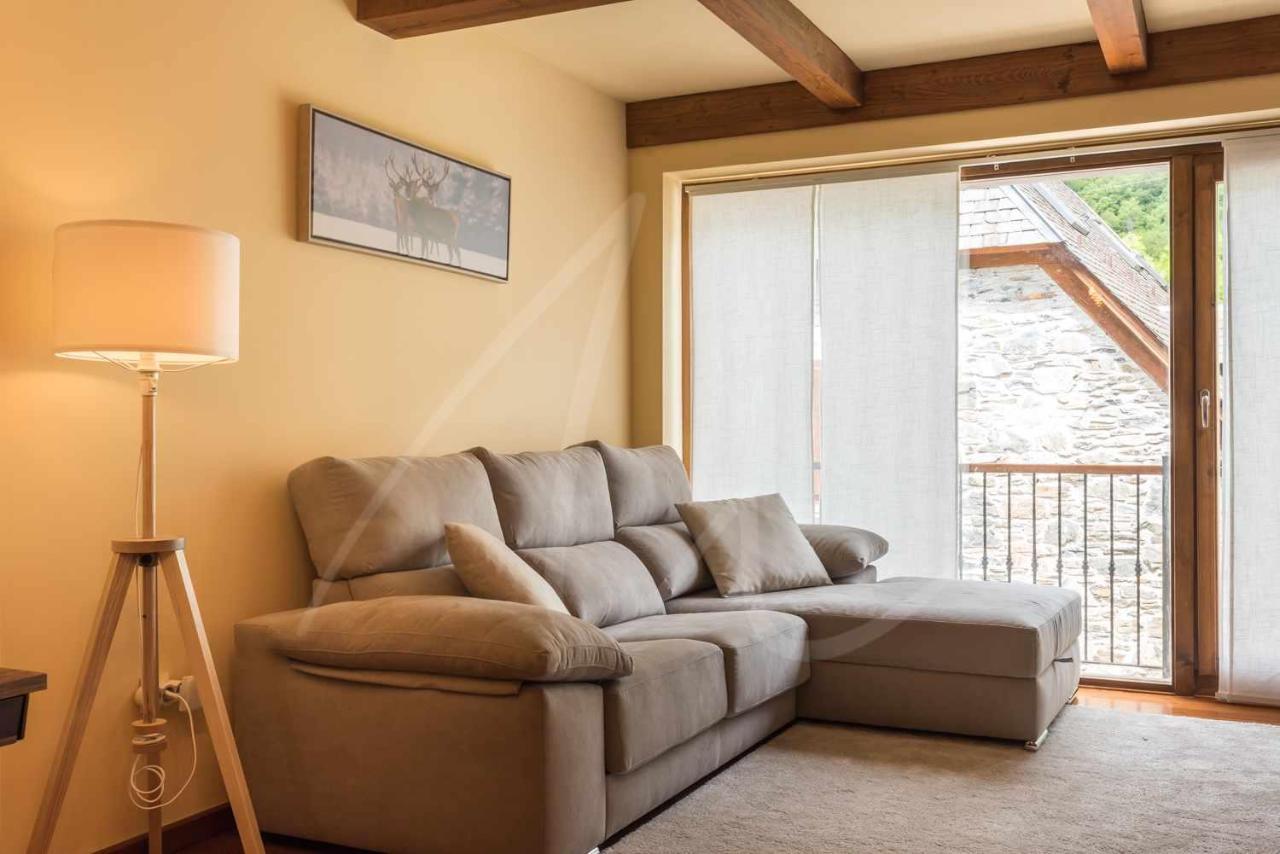 Casa Artiga De Lin By Seamount Rentals Les Bordes Bagian luar foto