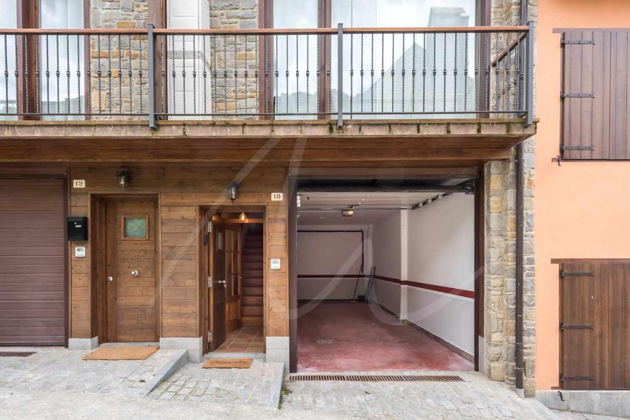 Casa Artiga De Lin By Seamount Rentals Les Bordes Bagian luar foto