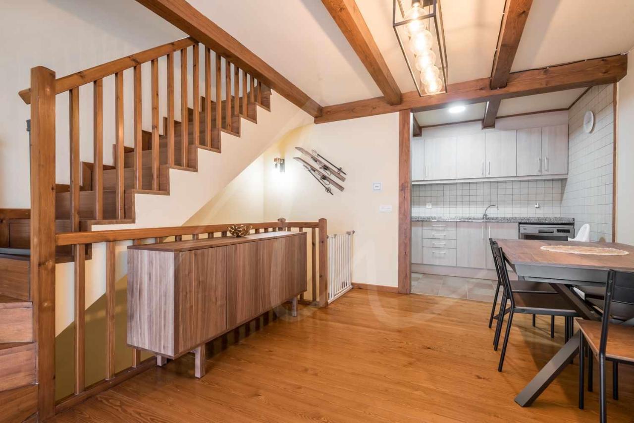 Casa Artiga De Lin By Seamount Rentals Les Bordes Bagian luar foto