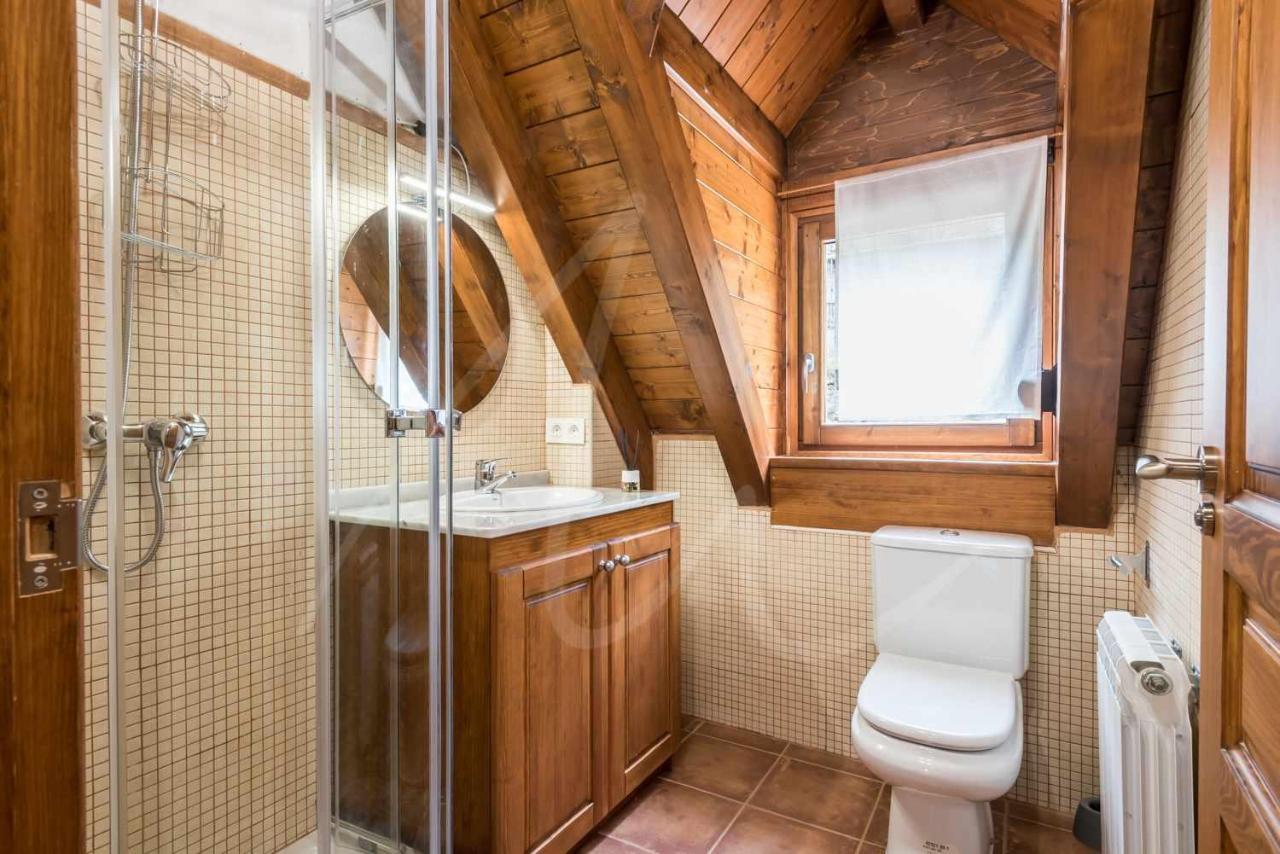 Casa Artiga De Lin By Seamount Rentals Les Bordes Bagian luar foto