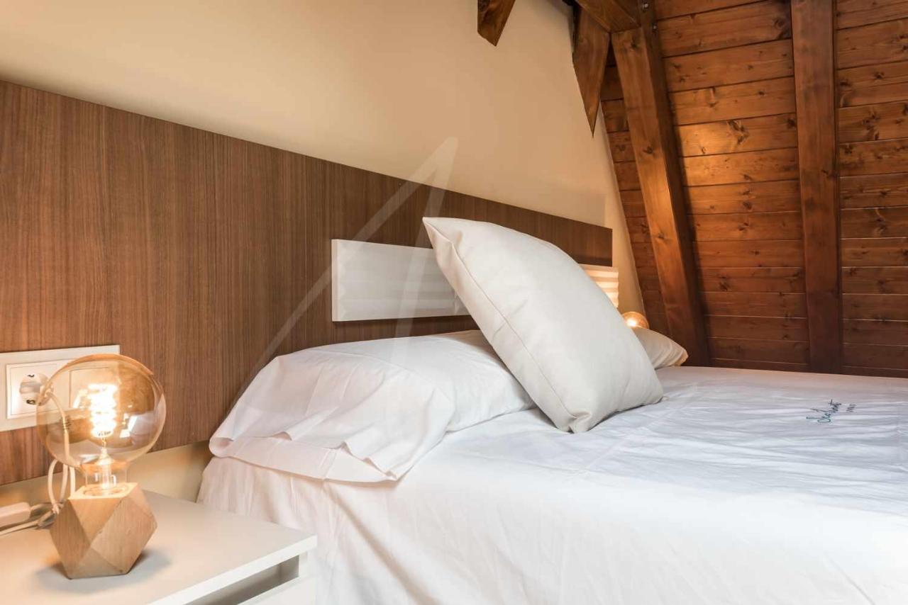 Casa Artiga De Lin By Seamount Rentals Les Bordes Bagian luar foto