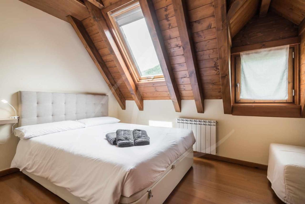 Casa Artiga De Lin By Seamount Rentals Les Bordes Bagian luar foto