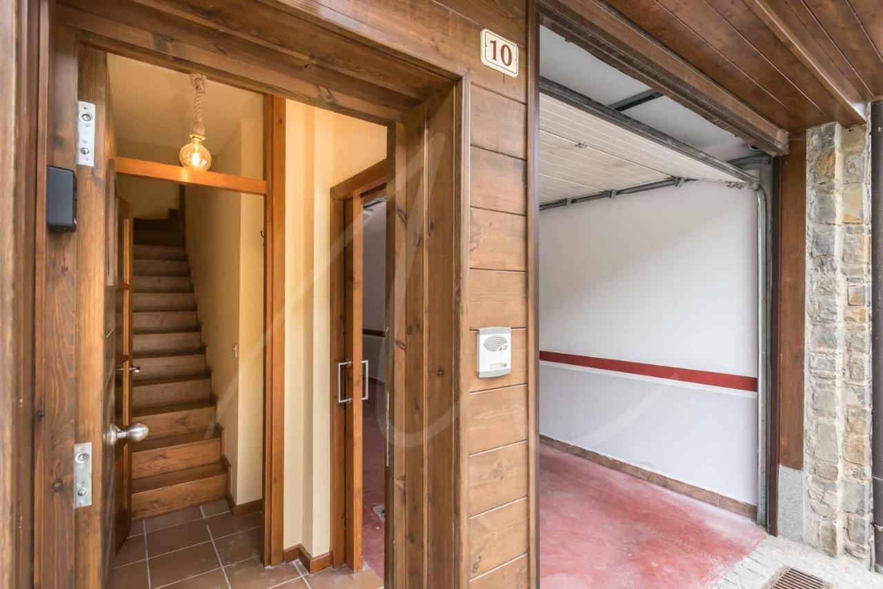 Casa Artiga De Lin By Seamount Rentals Les Bordes Bagian luar foto